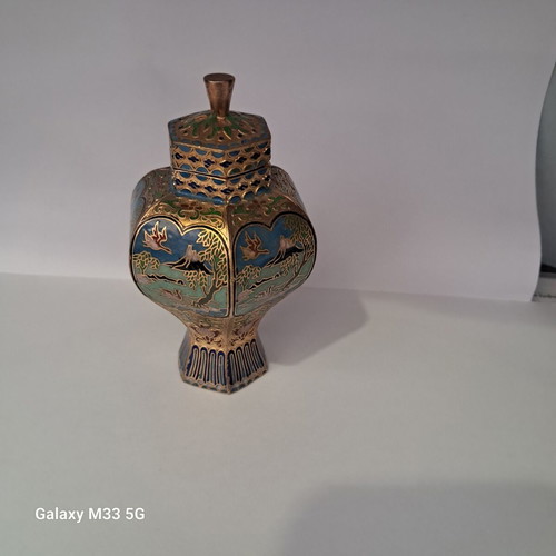 Polygonal cloisonné vase with lid