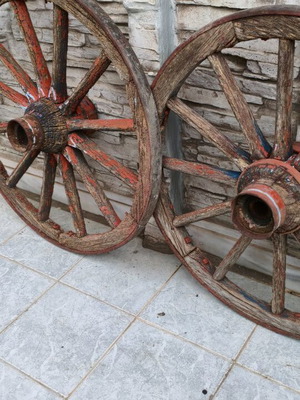 Cart wheels pair 90 cm diameter like new