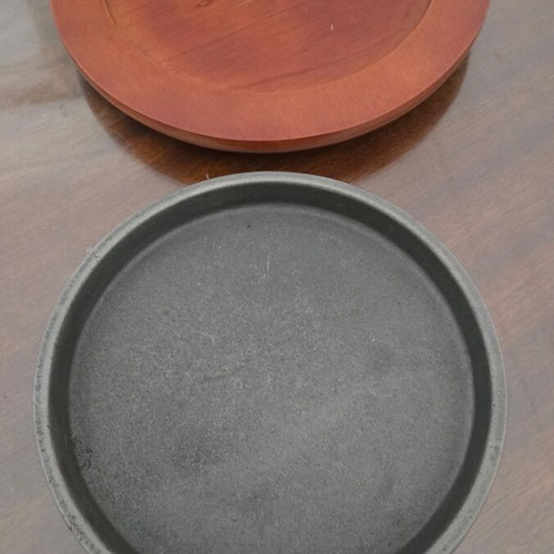 Cast iron serving plate
