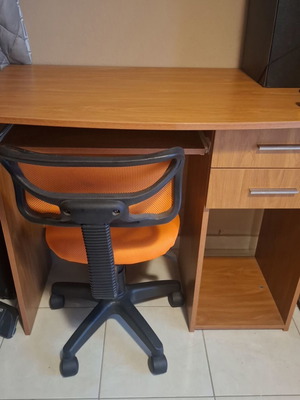 Office desk with chair, like new