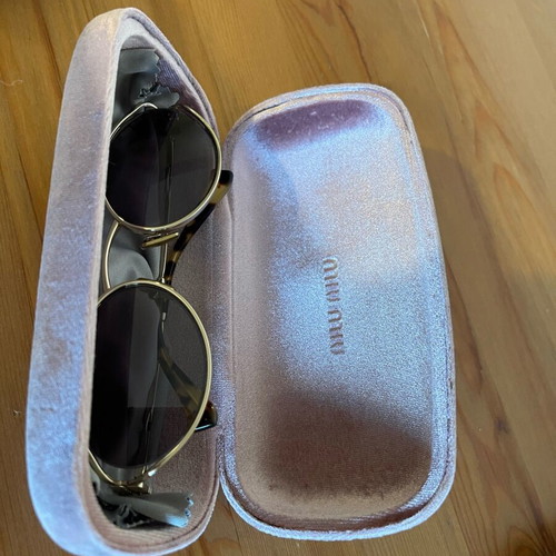 Miu Miu 52YS sunglasses like new, gold color