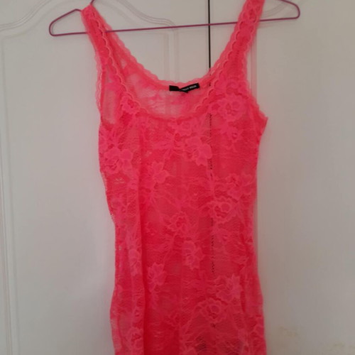 Tally Weijl fuchsia lace sleeveless top, size M