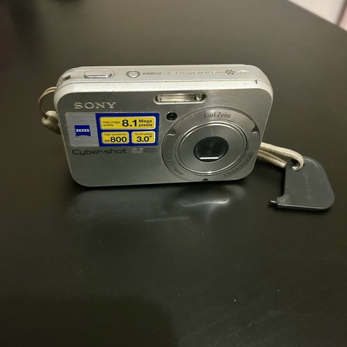 Sony Cyber-shot DSC-N2 vintage digital camera used for parts or repair