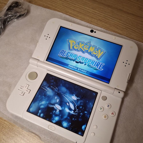 New Nintendo 3DS XL White Pearl handheld console
