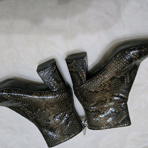 Zara ankle boots with snake print like new, size 37
