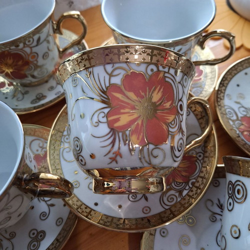Coffee cup and saucer set restored, 6 pieces with gilding in box