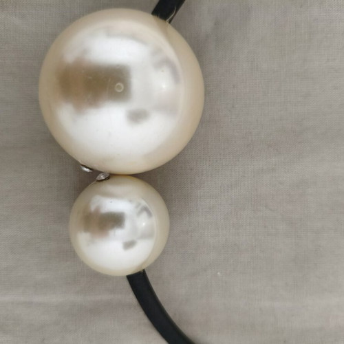Choker necklace with two asymmetrical pearls used, black elastic band