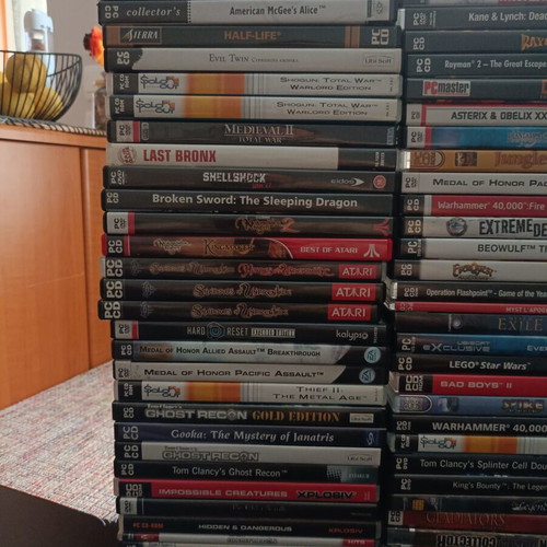 PC Games lot of 146 used