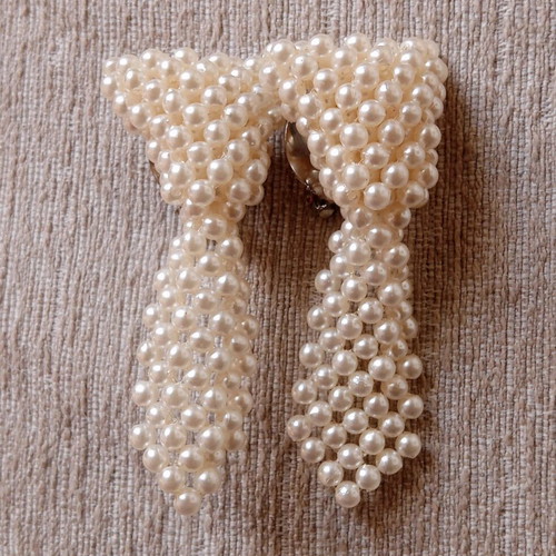 Pearl clip-on earrings vintage used, white