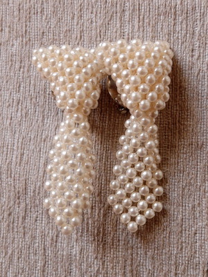 Pearl clip-on earrings vintage used, white