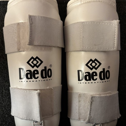 Taekwondo kneepads used, size small