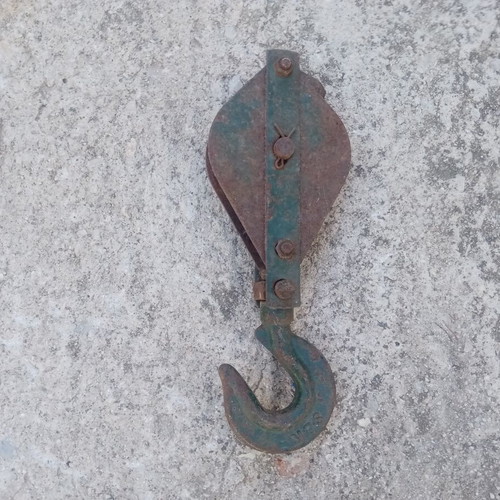 Vintage pulley block with hook, 4 inch