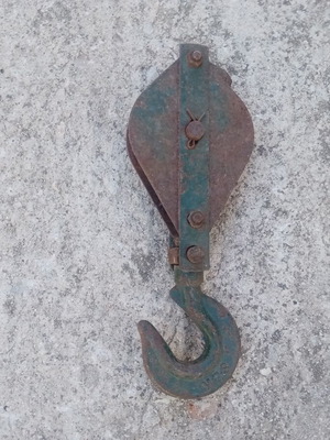 Vintage pulley block with hook, 4 inch