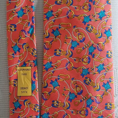 Leonard Paris Vintage silk tie like new, design Nº76
