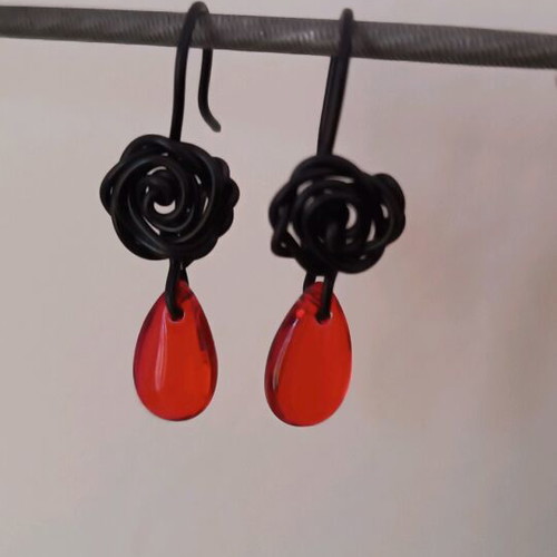 Rose earrings made of black aluminum wire with red drop new