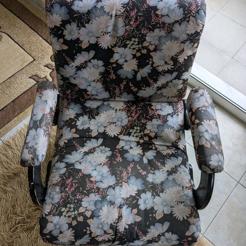 Vintage armchair like new with floral design