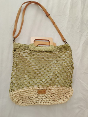 Summer straw shoulder bag like new, beige and green