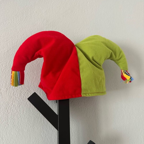 Carnival hat for ages 2-5 like new