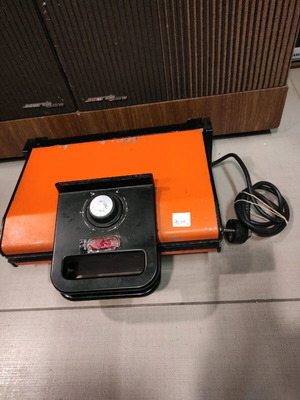Rowenta vintage sandwich maker used with enamel surfaces orange color
