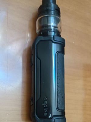 Aspire vaping device like new with battery and accessories