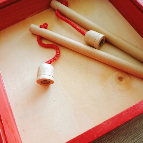 Wooden magnetic fishing game used with 10 sea animals and 2 fishing rods