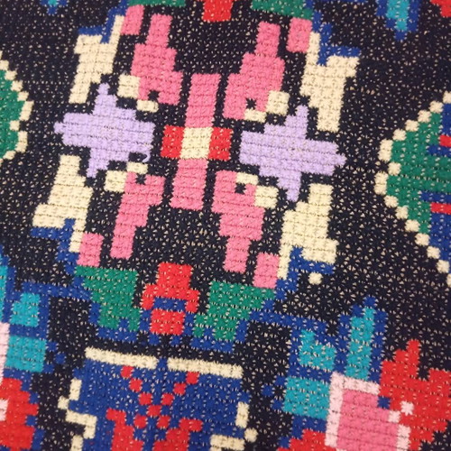 Vintage handmade embroidered rug 210x125 like new, double cross-stitch