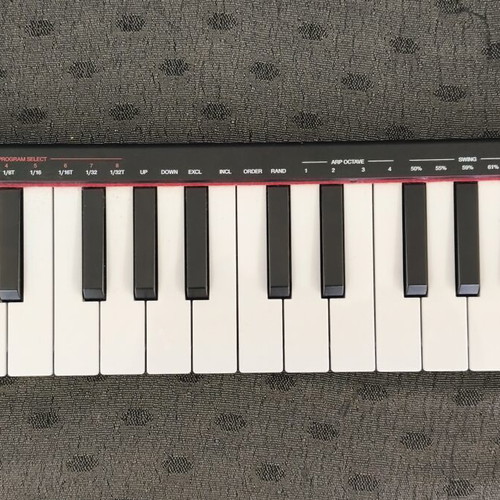 Akai LPK-25-MK2 midi keyboard like new