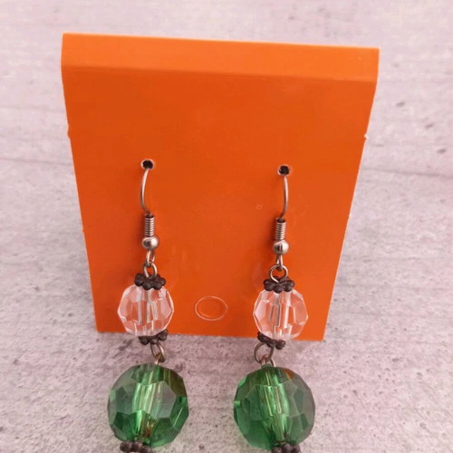 Gift earrings with the Off-Shoulder top / Sequins & Green Stones