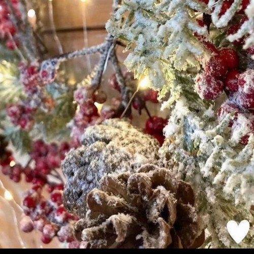 Snowy wreath berries & pinecones 50x50 cm new