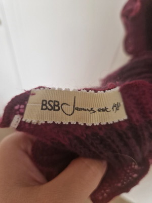 BSB wool scarf like new, eggplant color with ruffles