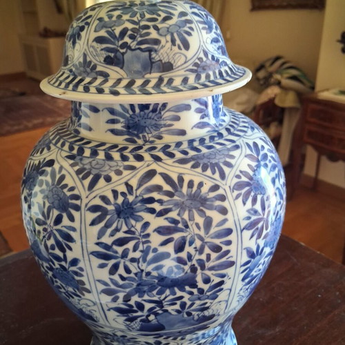 Chinese style porcelain vase like new, 15 cm height, 24 cm circumference