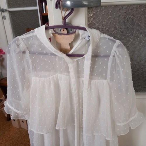 Zara t-shirt like new, white, size XS with bow