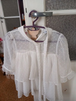 Zara t-shirt like new, white, size XS with bow