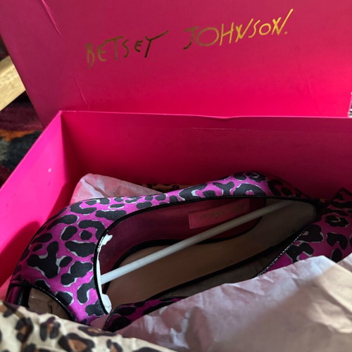 Betsey Johnson satin pumps like new, size 37.5, pink