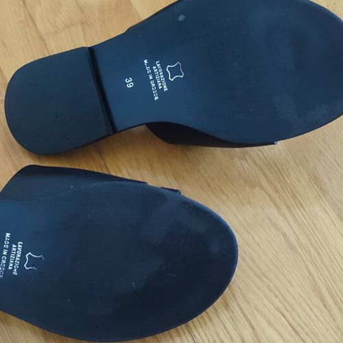 Black flat sandals with gold details like new