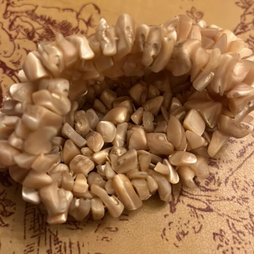 Shell bracelet like new, elastic with natural beige pieces