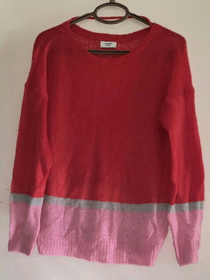 Pullover like new, thin with silver thread, size M