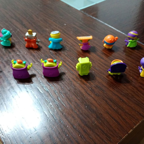 Super Zings figures pack of 12 like new