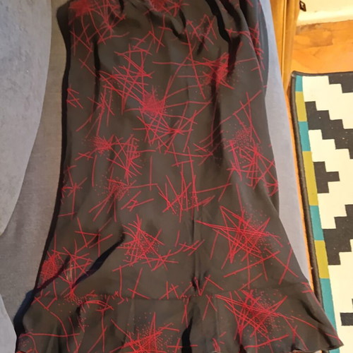 Vintage midi skirt XXXL like new, black with red print