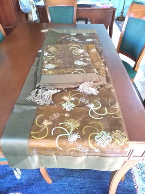 Tablecloth set of 7 pieces olive color with embroidery and sequins