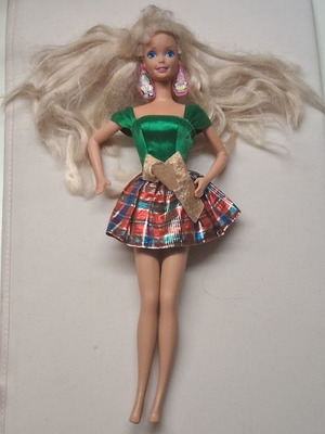 Barbie Happy Holiday κούκλα μόδας με ρούχο και σκουλαρίκια troll