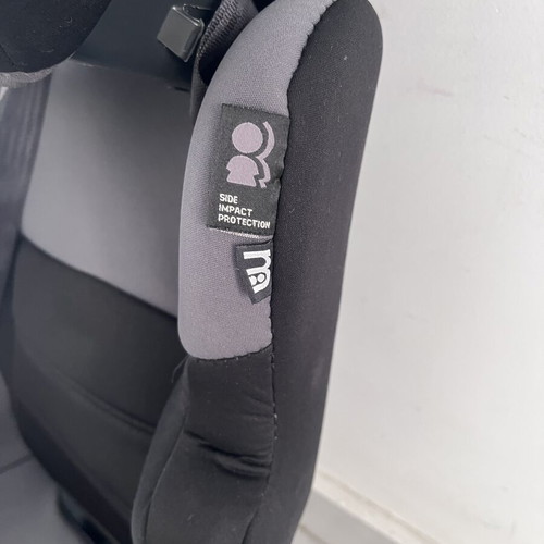 Booster car seat with detachable back 18-36 kg like new