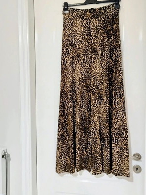 Animal print leopard palazzo pants, size M, elastic, stylish