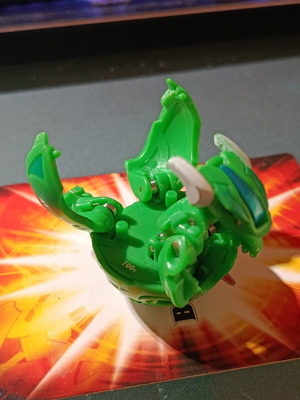 Bakugan Chance Dragonoid Green Ventus figure
