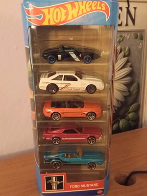 Hot Wheels Ford Mustang set new