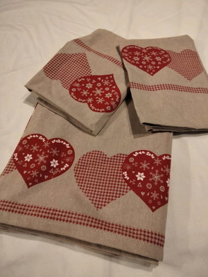 Square Victoria tablecloth with 2 towels new, 100% cotton