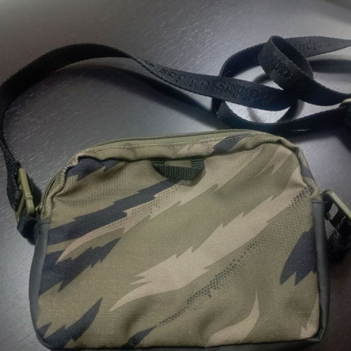 Adidas kids bag like new, black and green
