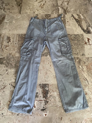 Cargo παντελόνι Bershka straight fit, σαν καινούργιο, γκρι, μέγεθος M