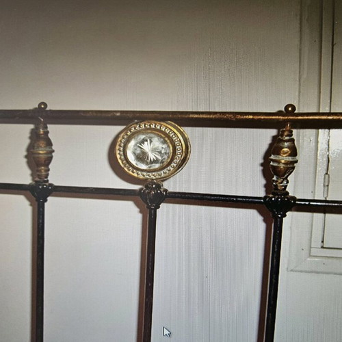 Bed used without mattress