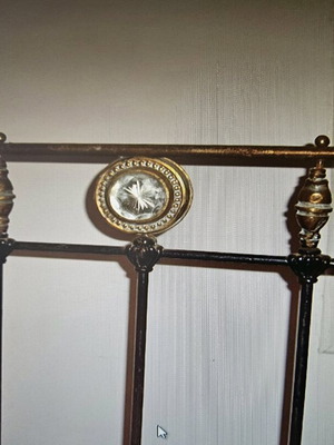 Bed used without mattress